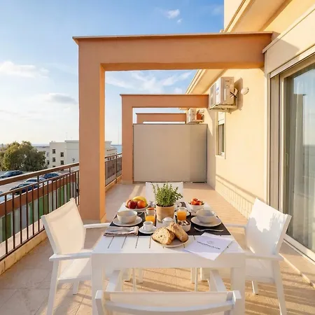 Skyline Mirjana - Cozy With Terrace شقة باري